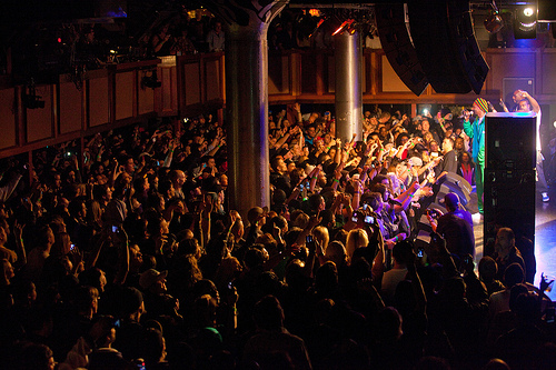 Snoop Dogg plays the 'Dise after renovations.